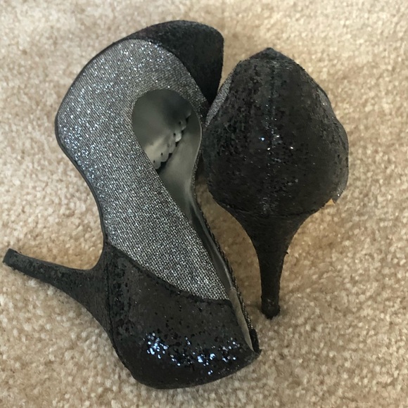 Fabulous silver/black glitter pumps. - Picture 7 of 7